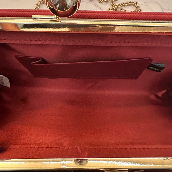 Elegant Red Clutch Faux Leather With Gold Chain Strap - Picture 5 of 7